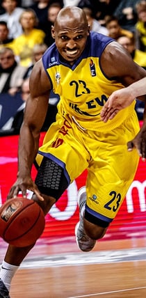 Jugador de baloncesto con camiseta de diseño propio de owayo
